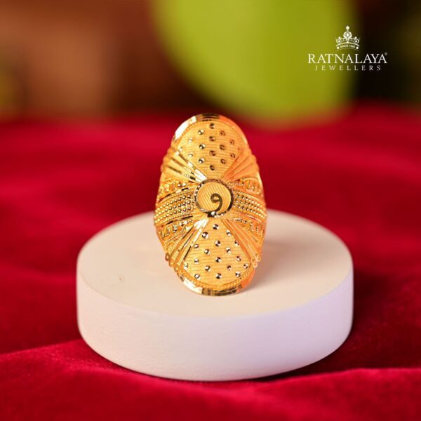 Traditional Ladies Ring 22k Gold