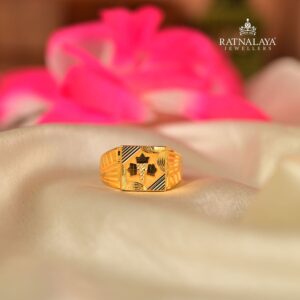 Traditional Ladies Ring 22k Gold