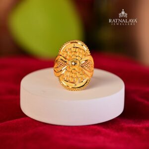 Ladies Ring Traditional 22k GOLD