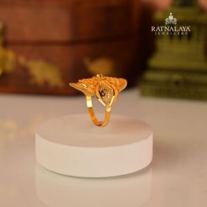 Ladies Ring Traditional 22k GOLD