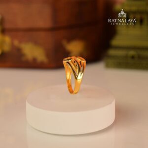 Two Leaf Ladies Design Ring