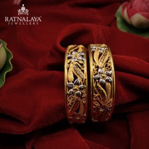 Gold Churi 2pc with flower design