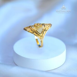 Ladies Ring Fancy 22k GOLD