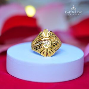 Dainty Charming Ladies Gold Ring