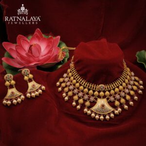 GOLD Auspia Necklace Set with Drop Studded