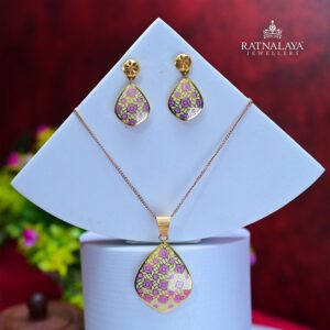 Gold Auspia Locket Set by Ratnalaya Jewellers