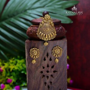 Flower Gold Pendant Set for Women