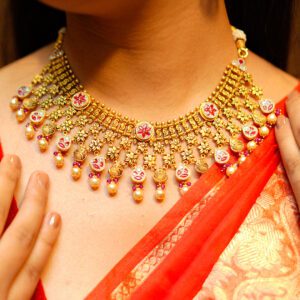 ANTIQUE NECKLACE SET WITH FLOWER STONES 22kt GOLD