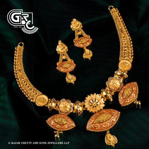 Extravagant Necklace Set