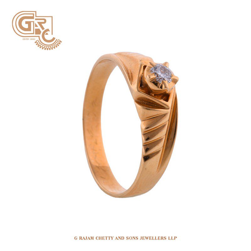 Dashing single diamond ring
