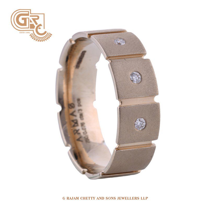 Debonair diamond ring