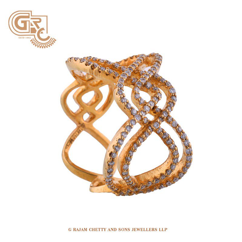 Luxurious loop ring
