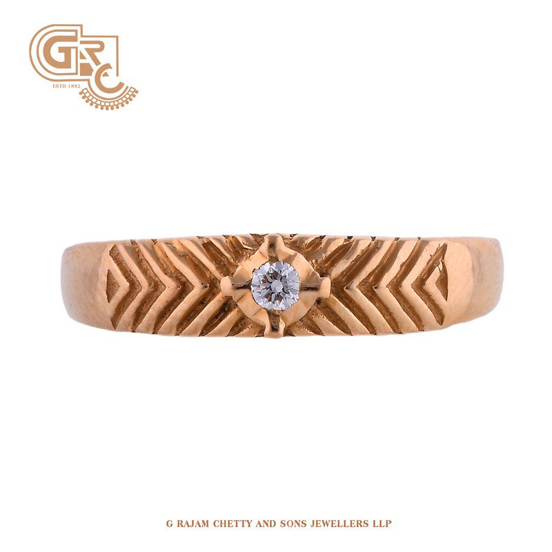 Flaunting diamond ring