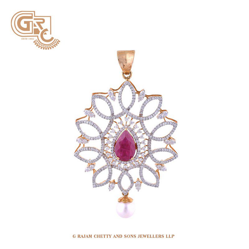 Fancy diamond pendant