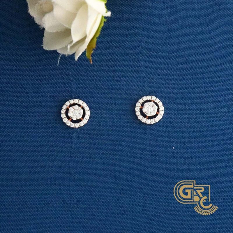 DIAMOND STUDS 18KT