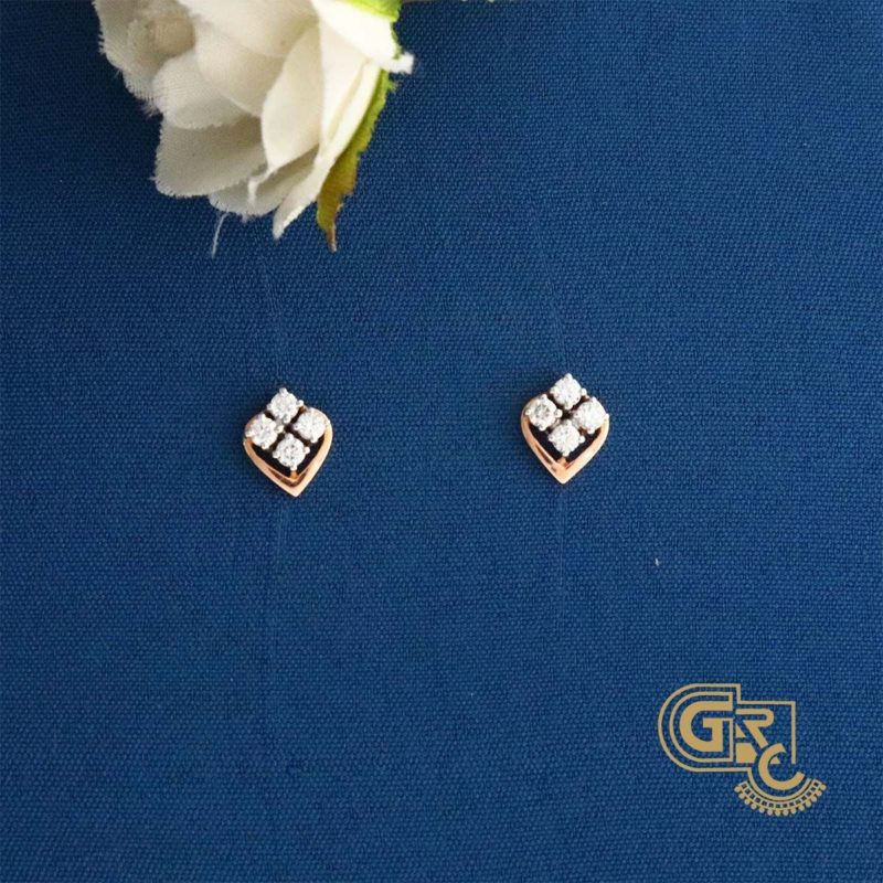 DIAMOND STUDS 18KT