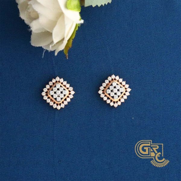 DIAMOND STUDS 18KT