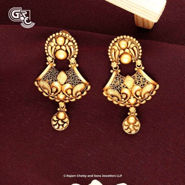 Antique Traditional Model 22K Gold Drop Stud