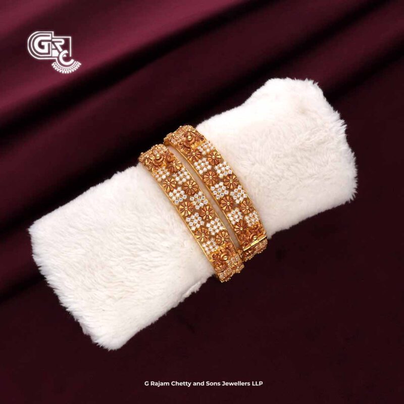 Elagent Luxury Glitering Stone Antique Bangles