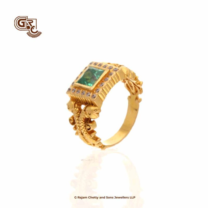 Gelittering Green Stone With Fish Floral Ring