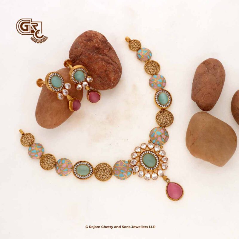 Luxury Glittering Stone Fancy Necklace with Earring