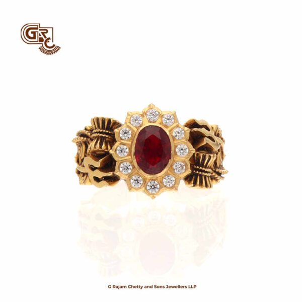 Gelittering Red Stone With Divine Antique Ring