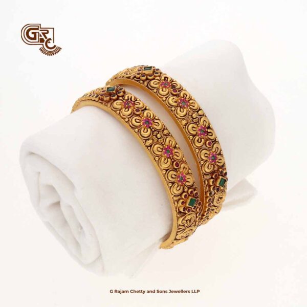 Antique Uniques Kamalam Floral Ruby Stone Bangle