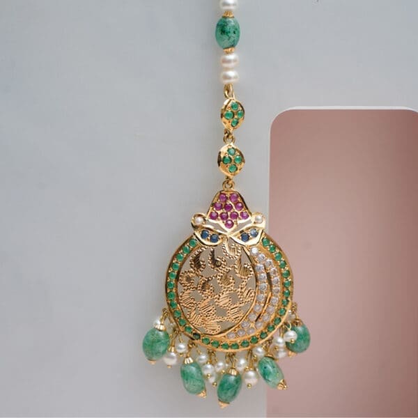 22Kt Yellow Gold Green And Pink Mang Tika TK22/40