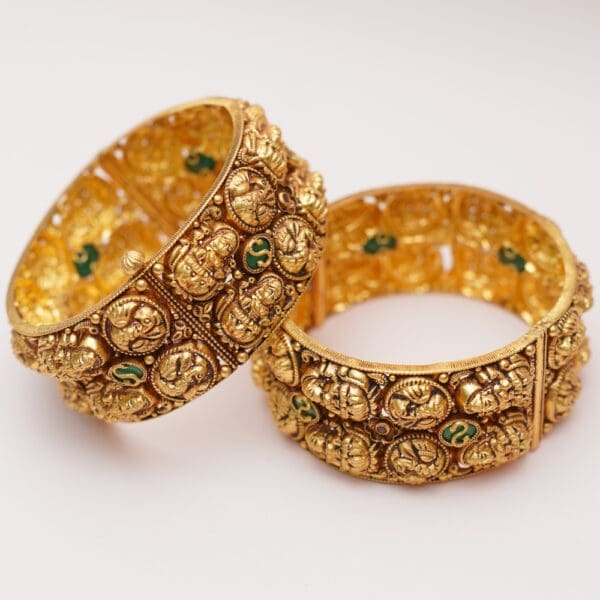 22kt Yellow Gold Antique Tample Pair Of Bangles KR22/478