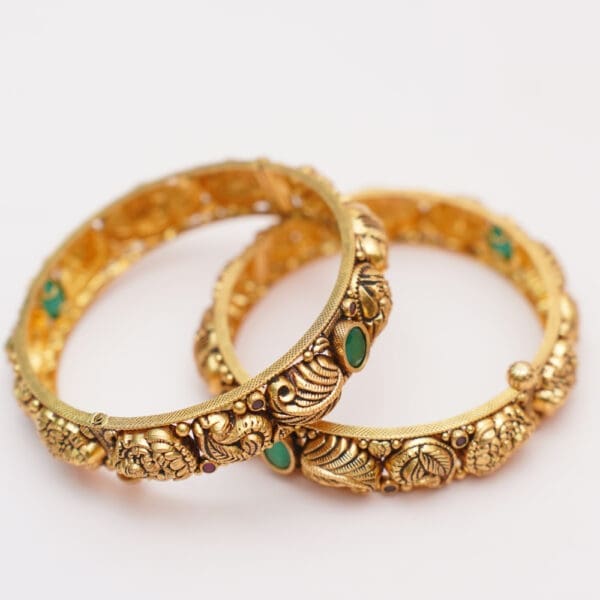 22kt Antique Tample Yellow Gold Laxmi Shankh Pair of Kara KR22/523