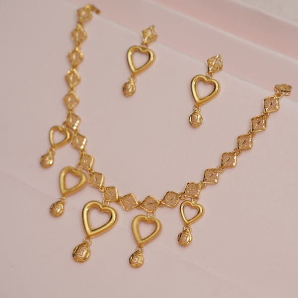 22Kt Yellow Gold Heart Necklace with Earrings ST22/1290