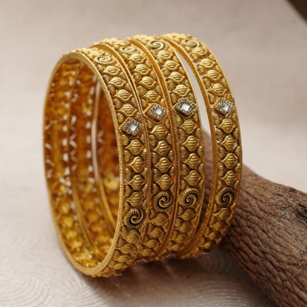 22Kt Yellow Gold Antique Pair of 2 Bangles CH22/348