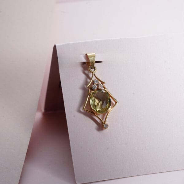 18Kt Gold Yellow Pendant LC18/312