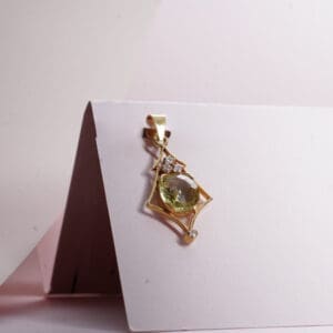 18Kt Gold Yellow Pendant LC18/312