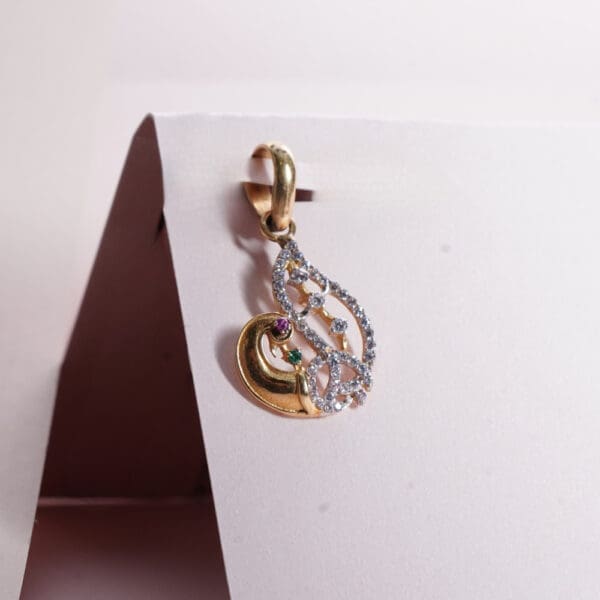 18 Kt Yellow Gold with Diamond Pendant LC18/333