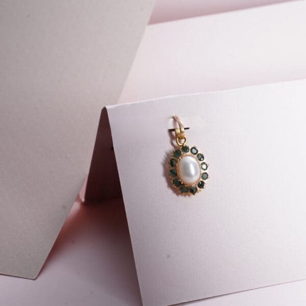 18Kt Gold Pearl Pendant For Her LC18/463