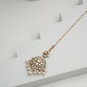 18Kt Gold Kundan Polki Pearl Teeka / Mang Tika PKT18/9 18Kt Gold Kundan Polki Pearl Teeka / Mang Tika PKT18/9