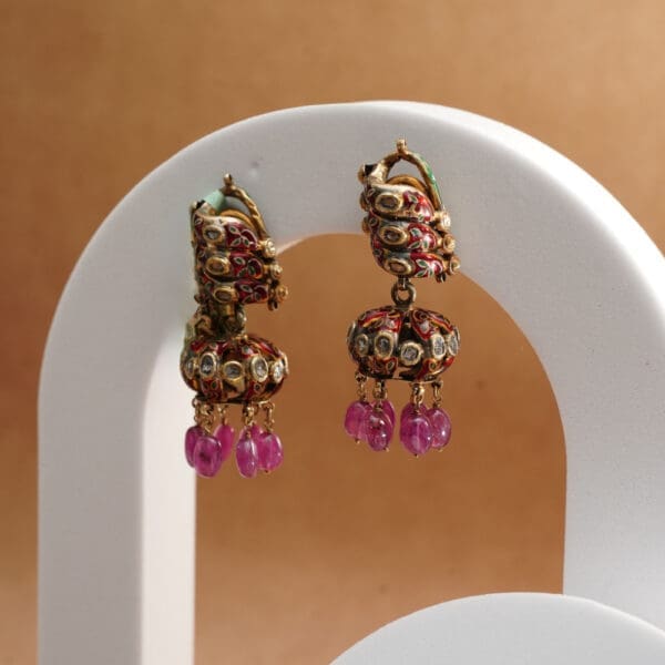 Regal Radiance: 18kt Gold Kundan Polki Earrings PKE18/37